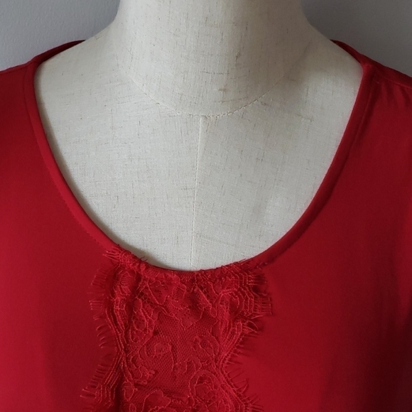 Cato red tank with lace accent and hi-low hem - Picture 5 of 8